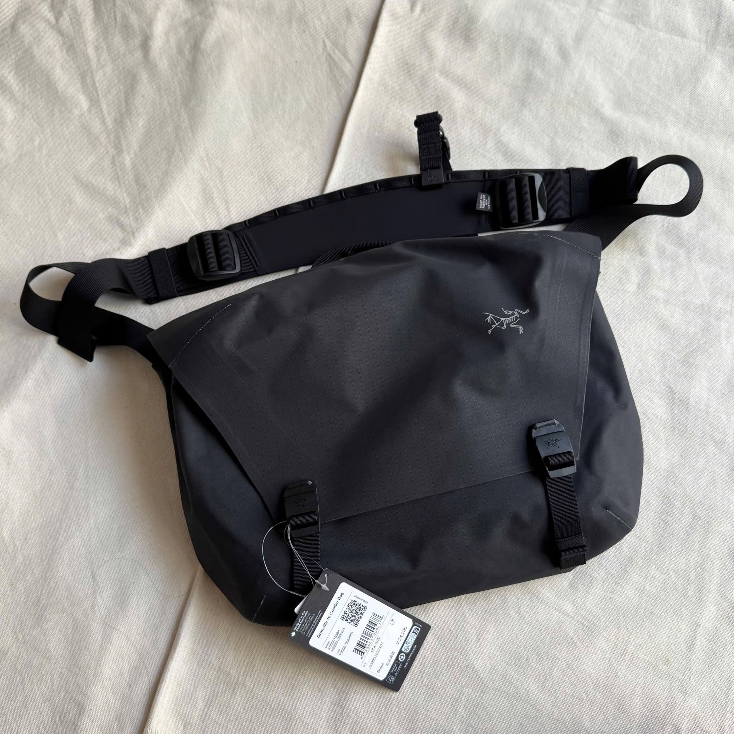 Granville 10 Courier Bag "Black"
