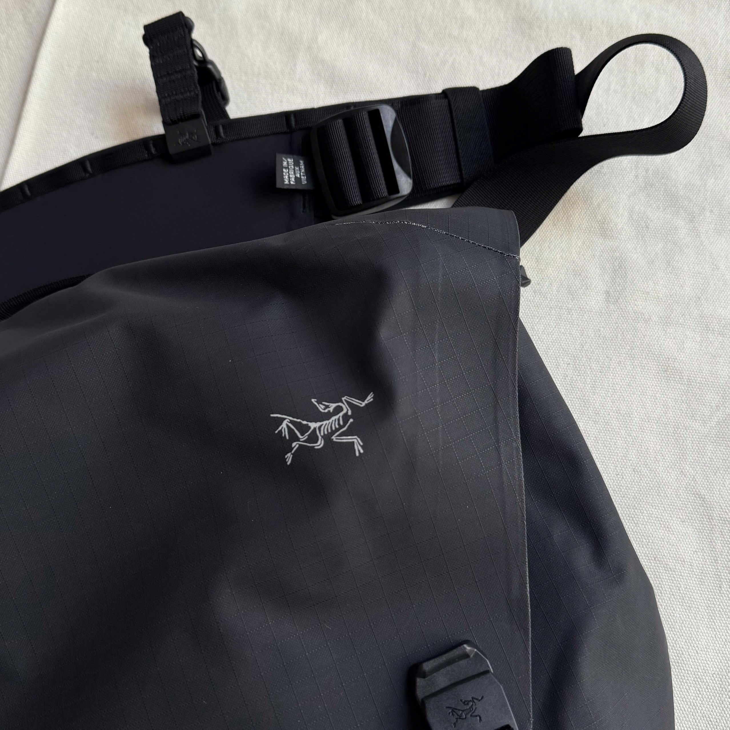 Granville 10 Courier Bag "Black" — 2