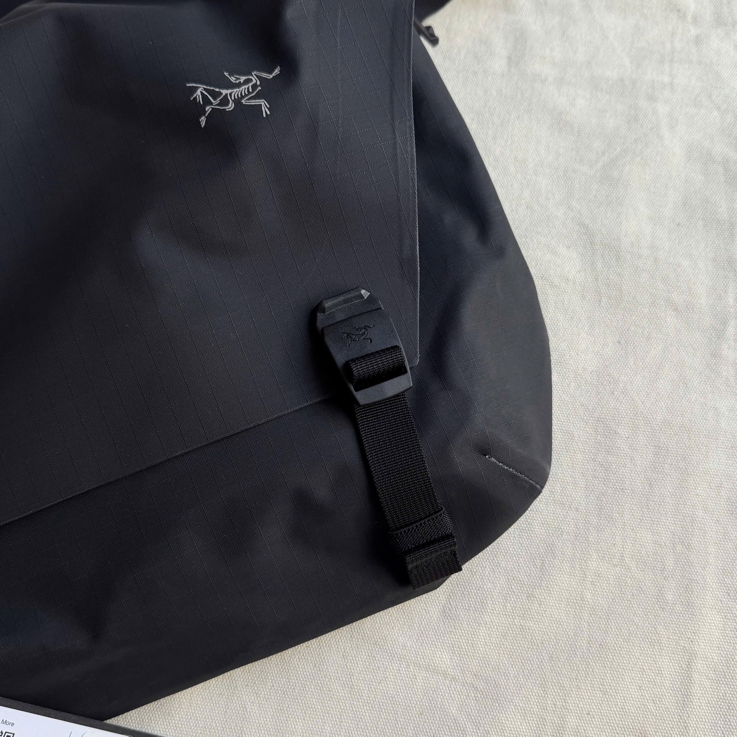 Granville 10 Courier Bag "Black" — 3