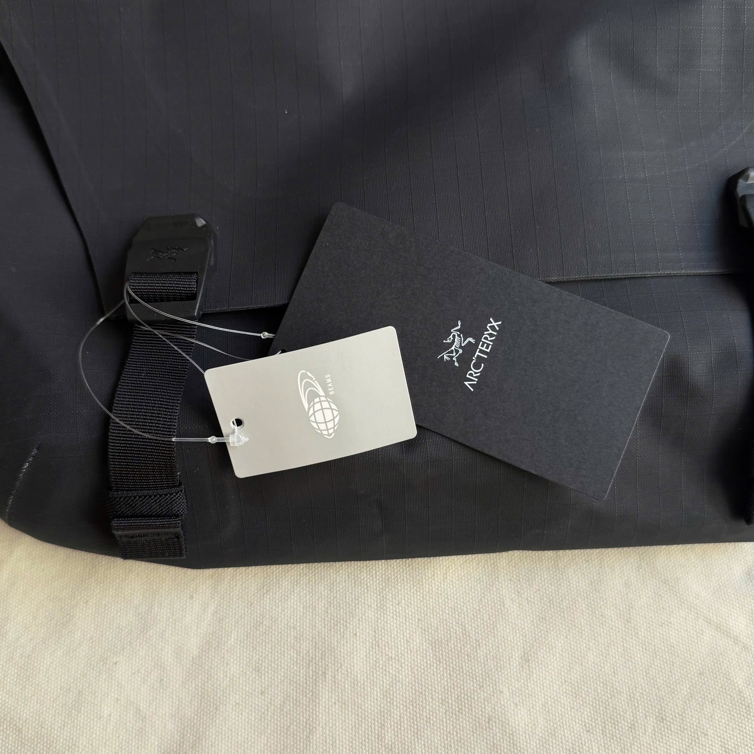 Granville 10 Courier Bag "Black" — 5