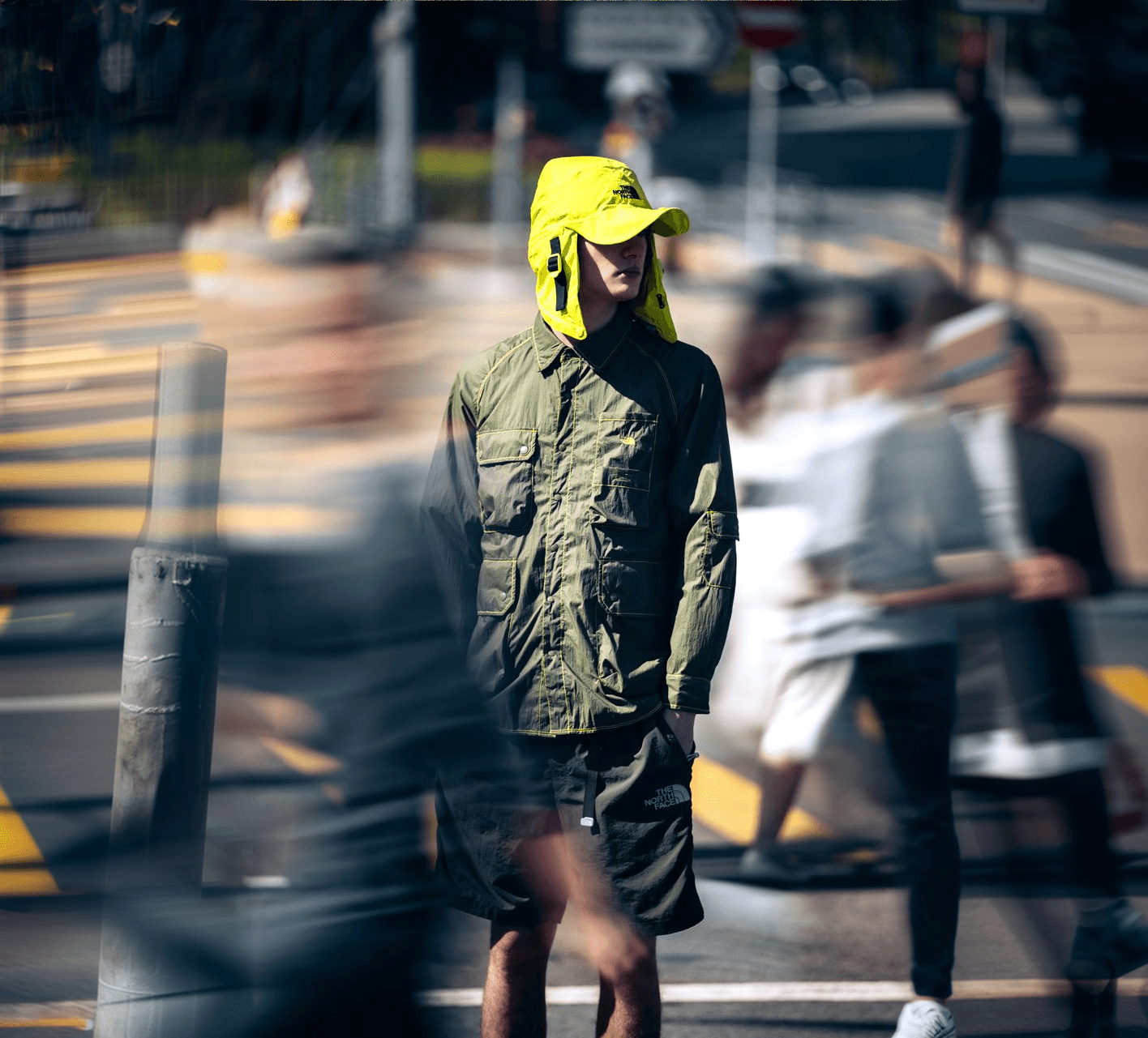 Trang phục techwear trên phố