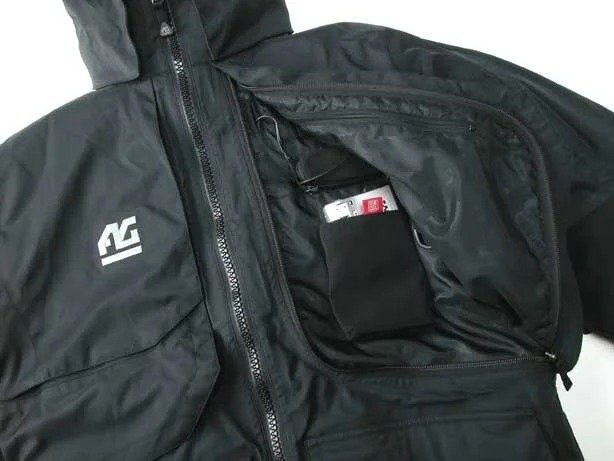 008_burton_jacket_pouch.jpg